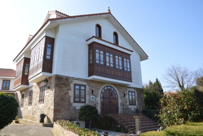 <p>FACHADA DEL HOTEL RURAL MAR DE QUEO 2</p>