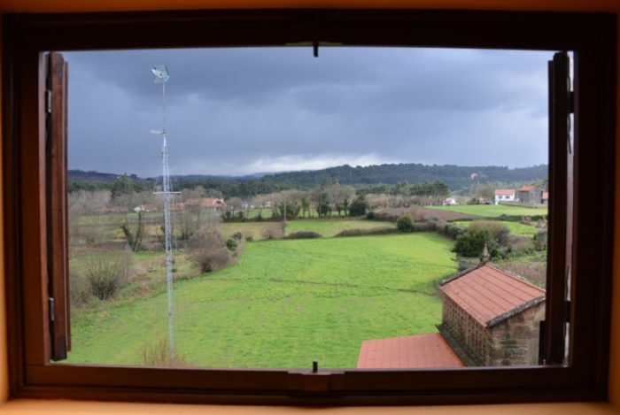 HABITACIÓN SUPERIOR CON BONITAS VIDRIERAS, GALERÍA Y VISTAS A LA MONTAÑA